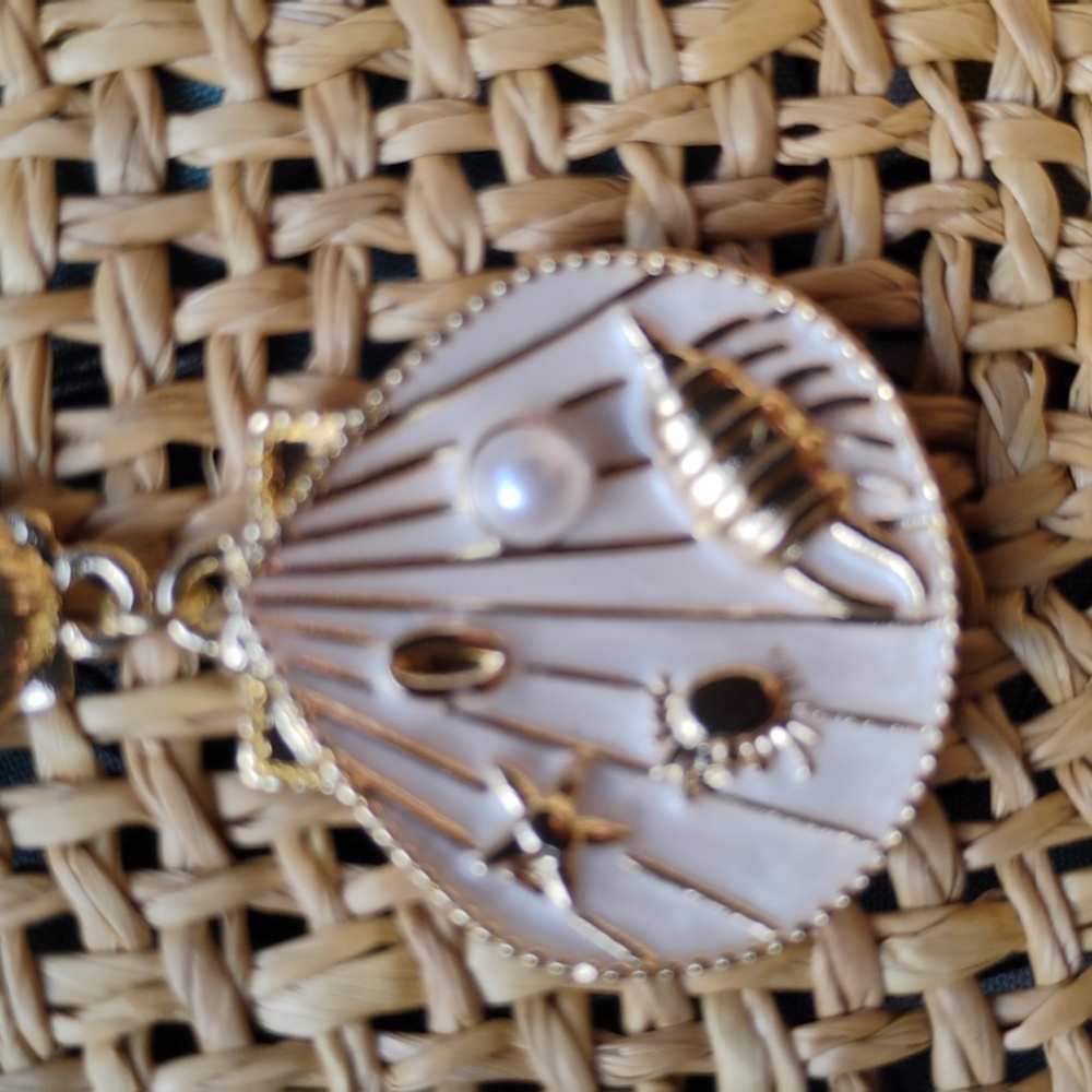 Shell earings - Picture 3 of 4
